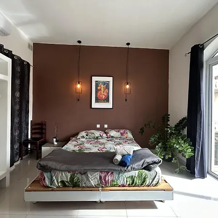 Konukevi Sliema With Balcony Airconditioned And Comfortable Self Check In *