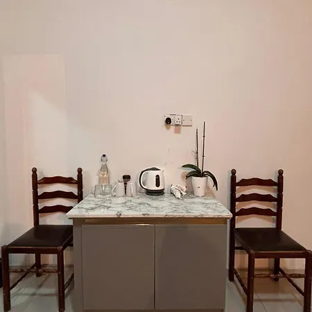 Pensión Sliema With Balcony Airconditioned And Comfortable Self Check In