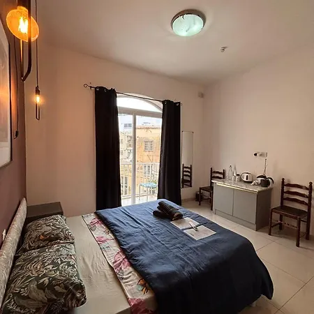 Sliema With Balcony Airconditioned And Comfortable Self Check In *