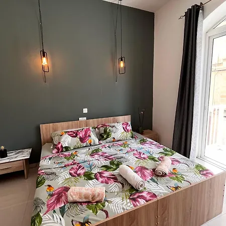 Sliema With Balcony Airconditioned And Comfortable Self Check In Guest house