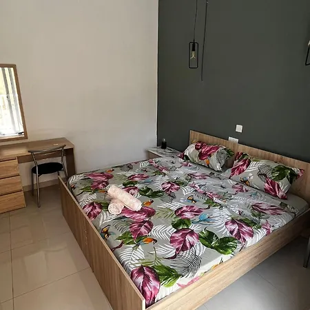 Sliema With Balcony Airconditioned And Comfortable Self Check In Guest house Gzira