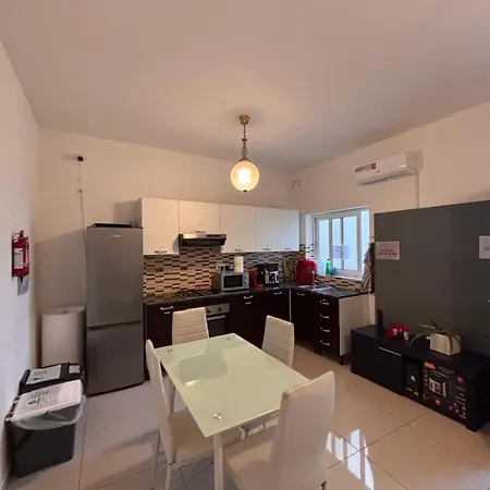 Sliema With Balcony Airconditioned And Comfortable Self Check In *