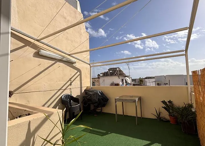 Sliema With Balcony Airconditioned And Comfortable Self Check In *