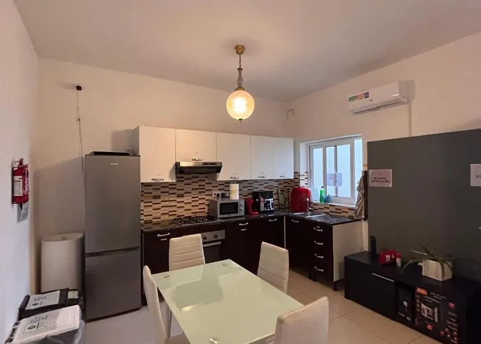 Sliema With Balcony Airconditioned And Comfortable Self Check In *